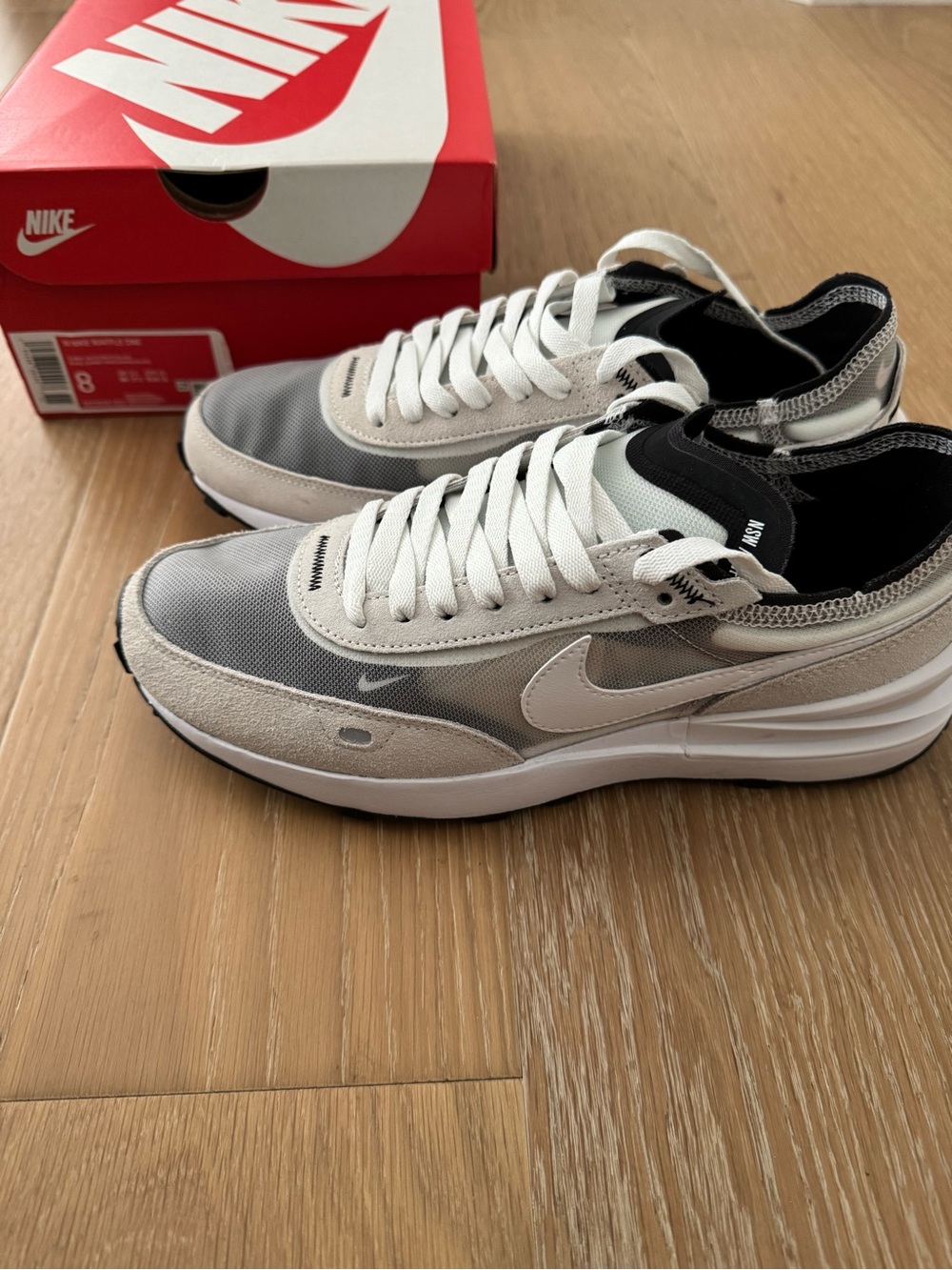 NIKE- Waffle One, Women’s size: 8